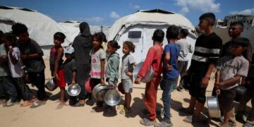 Security Breaks Down in Gaza as People Desperately Search for Food