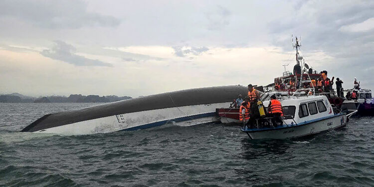 Tourist Boat Capsizes in Vietnam’s Ha Long Bay, Leaving 34 Dead and Several Missing