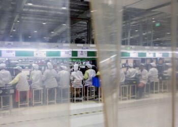 Foxconn Pulls Chinese Engineers from India iPhone Factories: Is Beijing Involved?