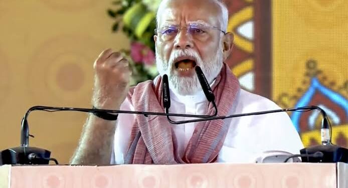 PM Modi Accuses Congress-RJD of ‘Revenge Politics’ Against Bihar at Motihari Rally