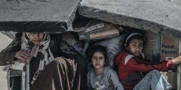 Israeli Forces Advance into Gaza City, Prompting Mass Exodus of Palestinians