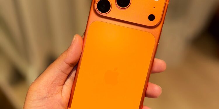 Crowds Swarm Mumbai Apple Store as iPhone 17 Series Launches in India