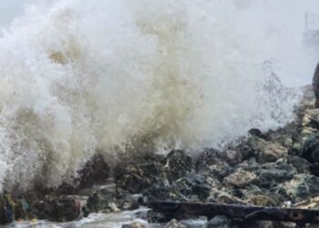 Cyclone Ditwah Devastates Sri Lanka: Death Toll Surges to 159, Hundreds Missing Amid Floods and Landslides