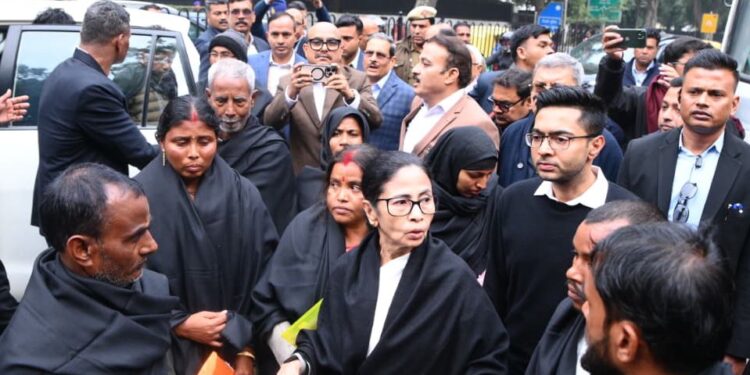 Supreme Court Seeks Election Commission’s Response on Mamata Banerjee’s Plea Challenging Electoral Roll Revision in West Bengal