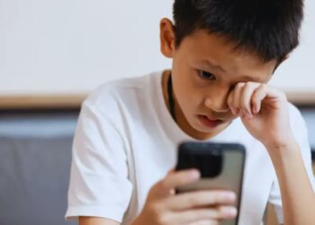 Too Much Screen Time in Early Childhood May Affect Brain Development, Warn Experts
